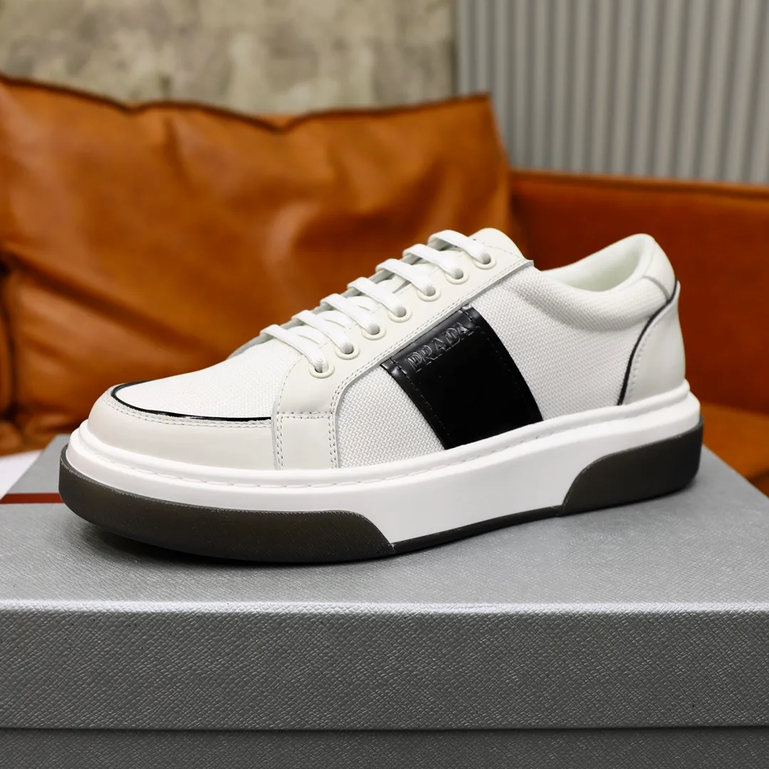 Ex-factory price: 680💰Top original order Brand: PRADA (Prada) Standard code: Men's size 38/44 (45 can be customized) Grade: Same as the official website Material: Original cowhide stitched with imported cloth, cowhide lining, original combination of two-color wear-resistant soft outsole Style category: casual sports version, young fashion, European and American trend, British style Color: actual picture color